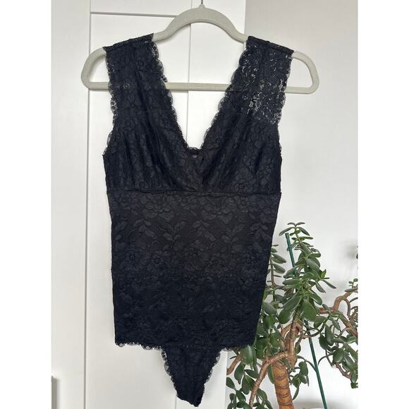 Guess Lace V Neck Bodysuit - Picture 1 of 7
